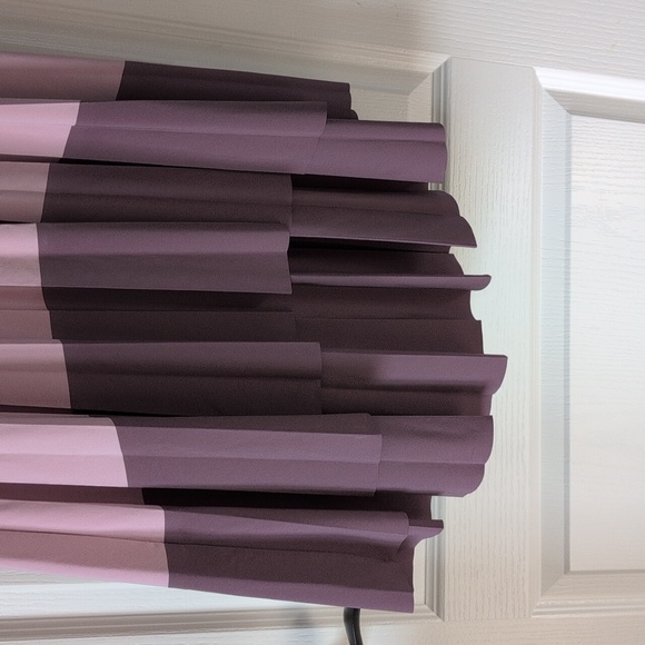 Gorgeous Athleta High-Low Pleated Skirt - Picture 4 of 5